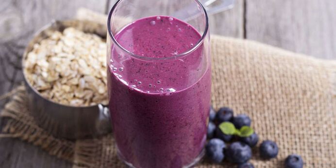 Oatmeal and blueberry smoothie is a healthy way to lose weight