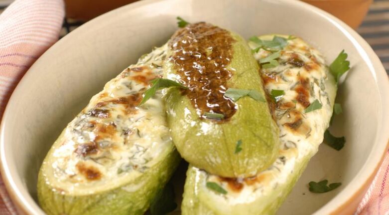 Stuffed zucchini perfectly satisfies hunger following a 7-day diet